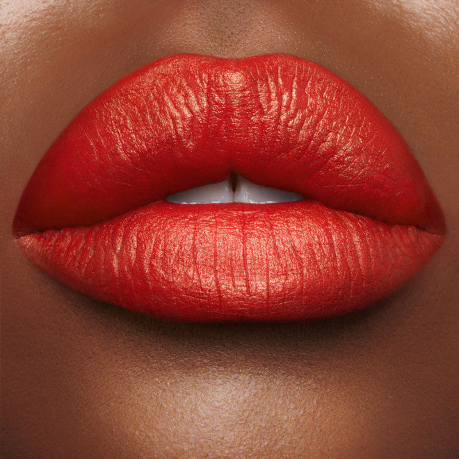 CHARLOTTE TILBURY HOLLYWOOD BEAUTY ICON LIPSTICK
MATTE REVOLUTION - FAME FLAME tropchic