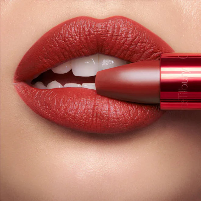 Charlotte Tilbury MATTE REVOLUTION
MARK OF A KISS