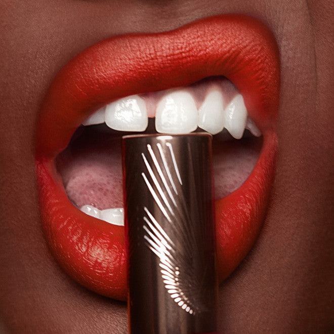 AIRBRUSH FLAWLESS LIP BLUR
FLAME BLUR - Charlotte Tilbury tropchic