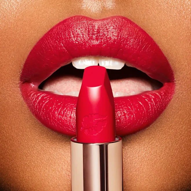 Charlotte Tilbury HOT LIPS 2
PATSY RED