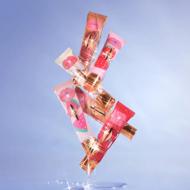 Charlotte Tilbury UNREAL LIPS HEALTHY GLOW NECTAR OIL -
JUICYLICIOUS STRAWBERRY VANILLA