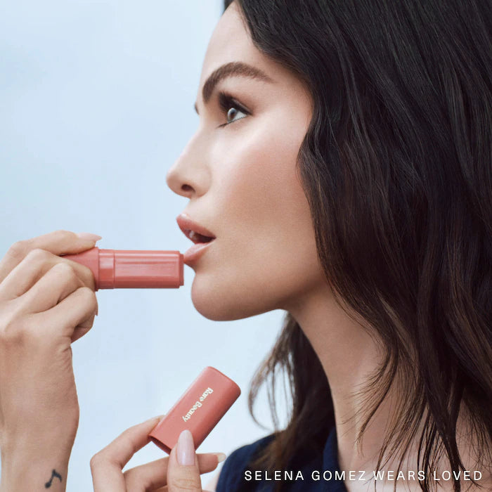 RARE BEAUTY Find Comfort Lip Butter - Baume à lèvres teinté "Loved"