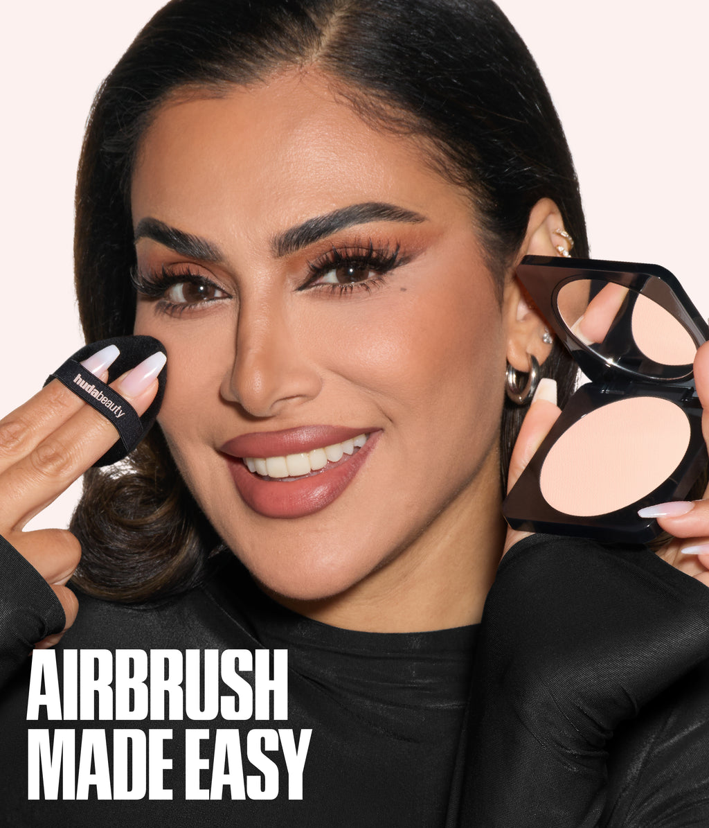 HUDA BEAUTY
Easy Bake Pressed Powder - Poudre Compacte "Peach Cupcake"