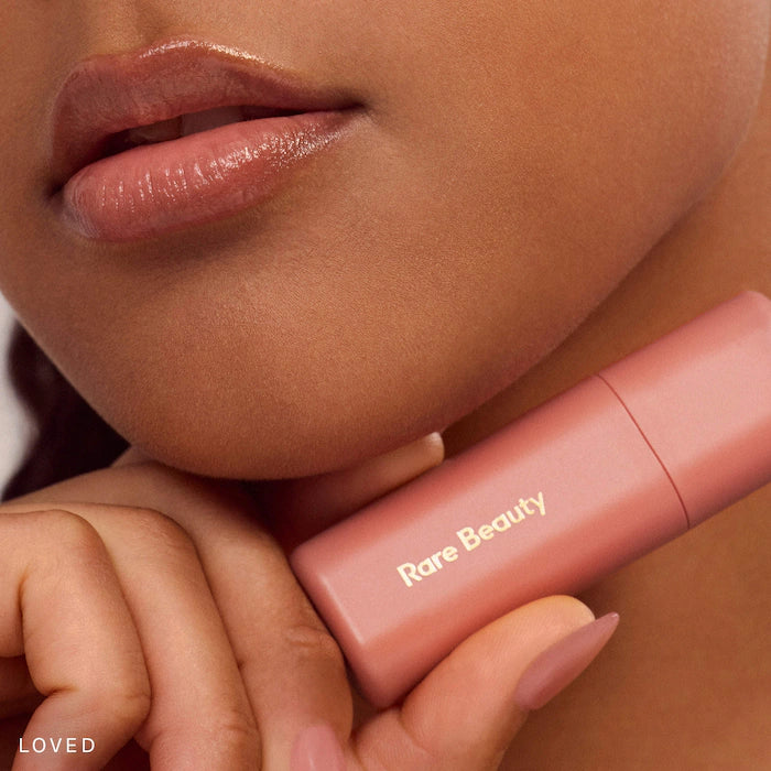 RARE BEAUTY Find Comfort Lip Butter - Baume à lèvres teinté "Loved"
