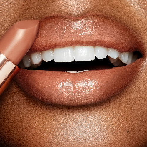 Charlotte Tilbury K.I.S.S.I.N.G YES HONEY tropchic