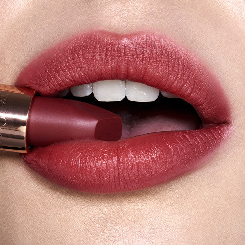 Charlotte Tilbury MATTE RÉVOLUTION WALK OF NO SHAME tropchic